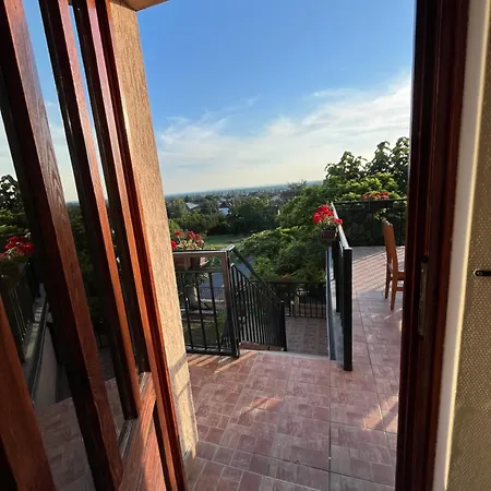 House Of Sunset גיינסדיאס